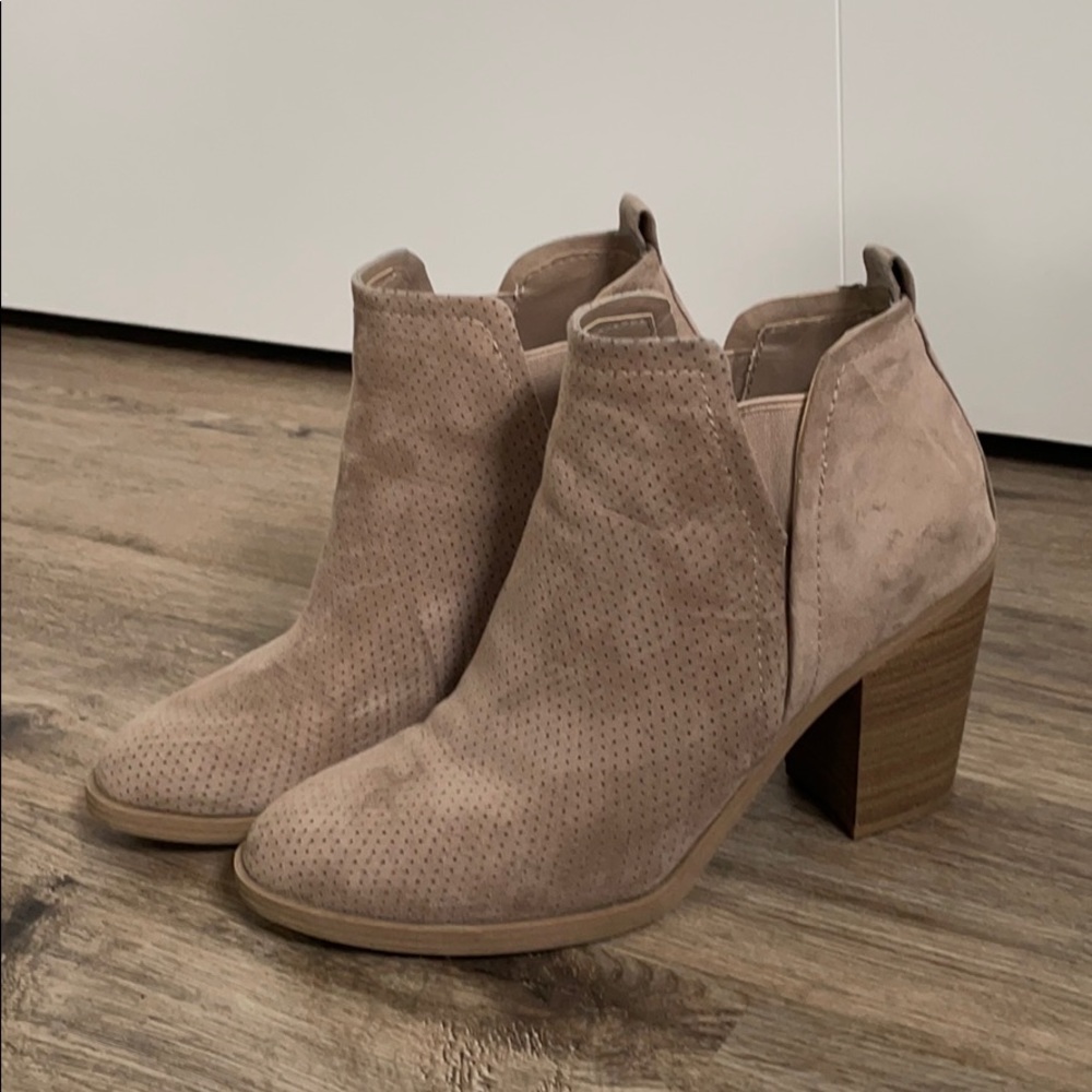 Cute and comfy nude ankle booties
